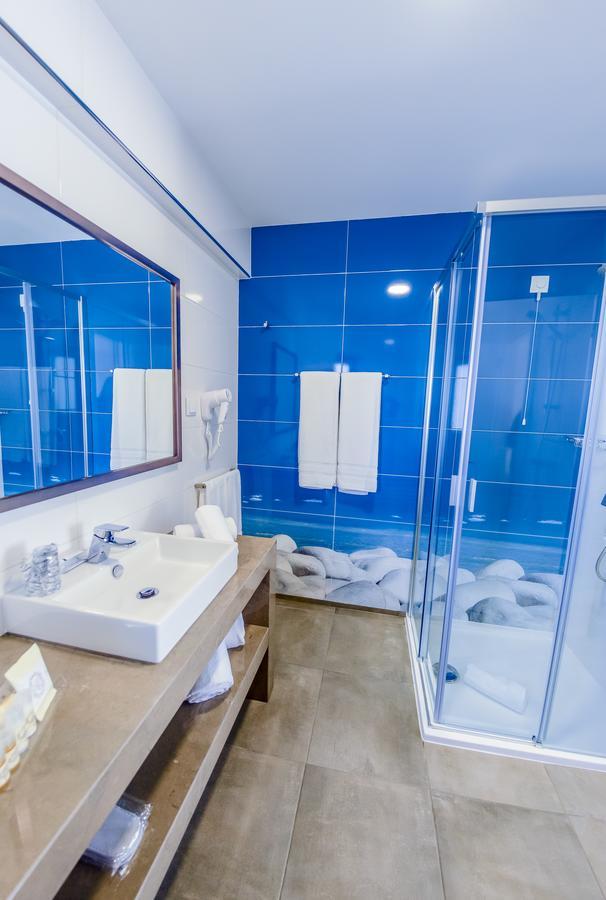 Quarto Duplo ou Twin Standard com Varanda e Vista para a Piscina